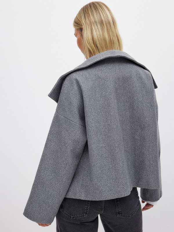 Valentina | Kratki dvostruki kaput s maksimalnim ovratnikom