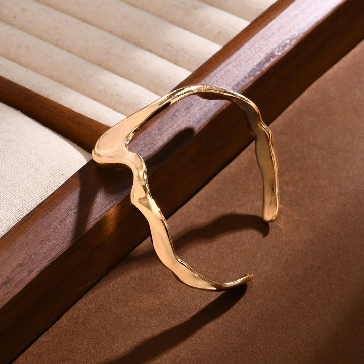 Mara Wave Necklace and Bracelet Set